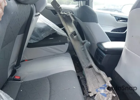 2021 Toyota Rav4 Xle z USA, uszkodzony, nr VIN 2T3W1RFV8MC095277